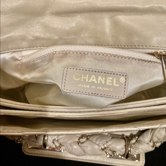 **Rare** Chanel Beige Leather Lady Braid Flap Bag - Picture 6 of 9